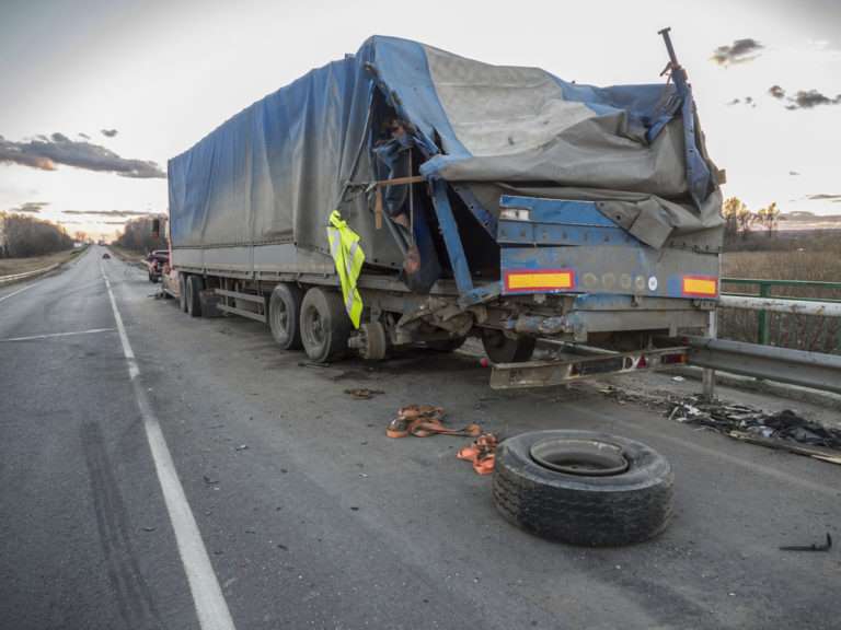 How Much Should You Settle for After a Truck Accident?